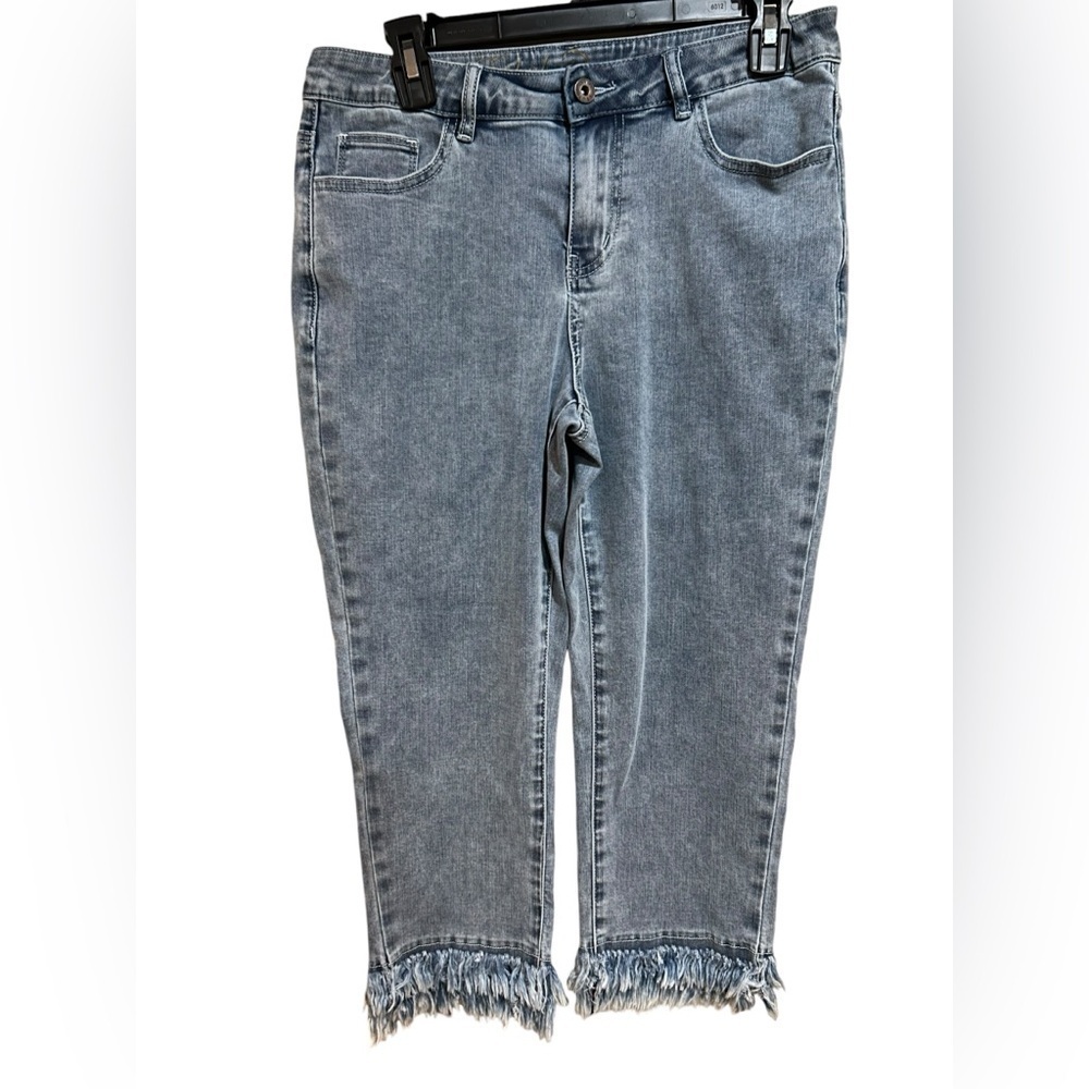 Ethyl Ankle & Cropped Frayed Hem Light Blue Jeans Womens size 6